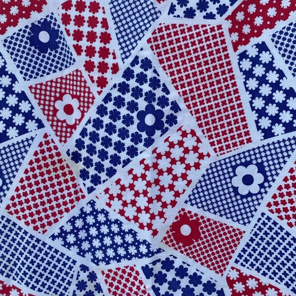 Vintage 1970s Red White Blue Floral Retro Crafting Sewing Fabric Patchwork - Picture 3 of 3